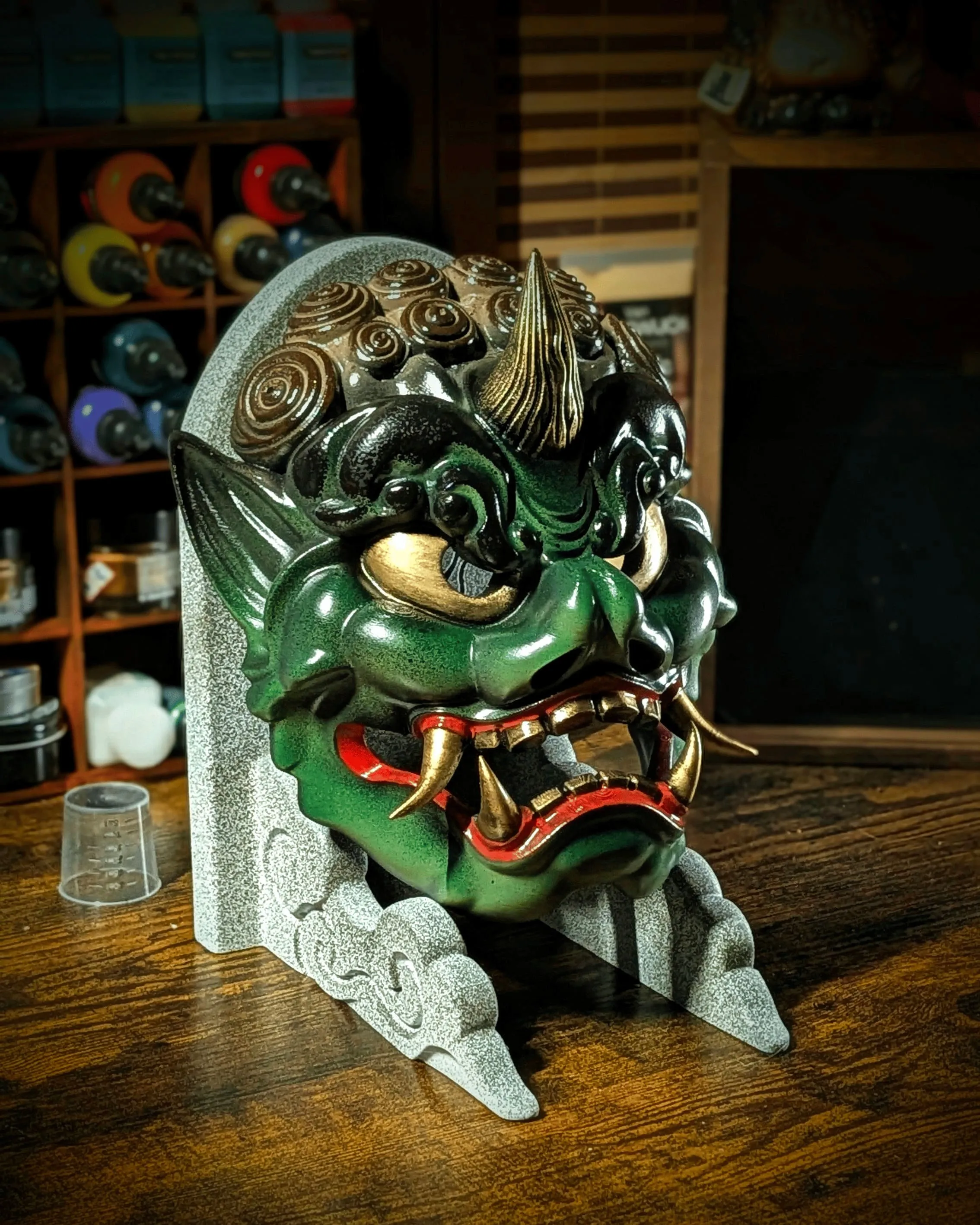 Maska Fujin bóg wiatru inspirowana japońskim folklorem