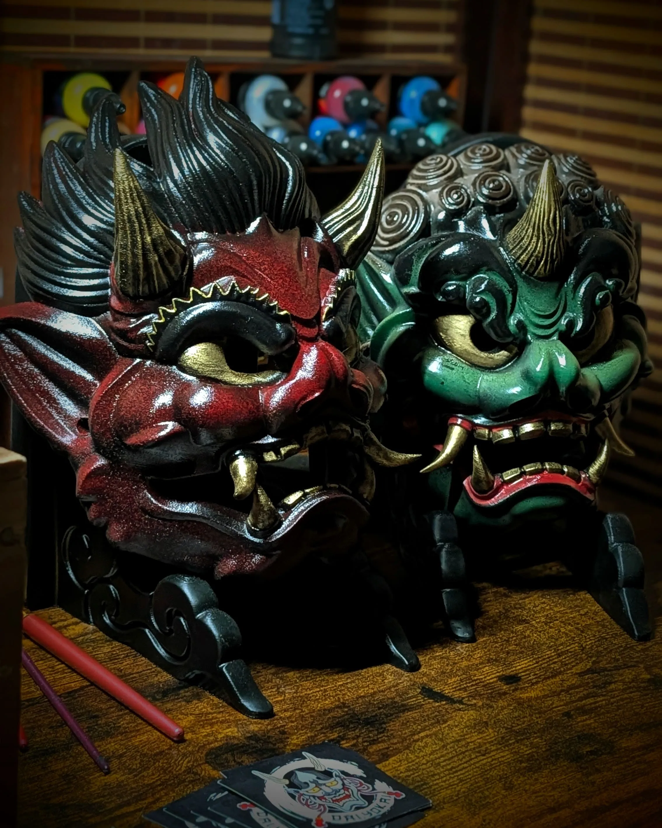 Maski Raijin i Fujin inspirowane japońskim folklorem, wiatr i piorun