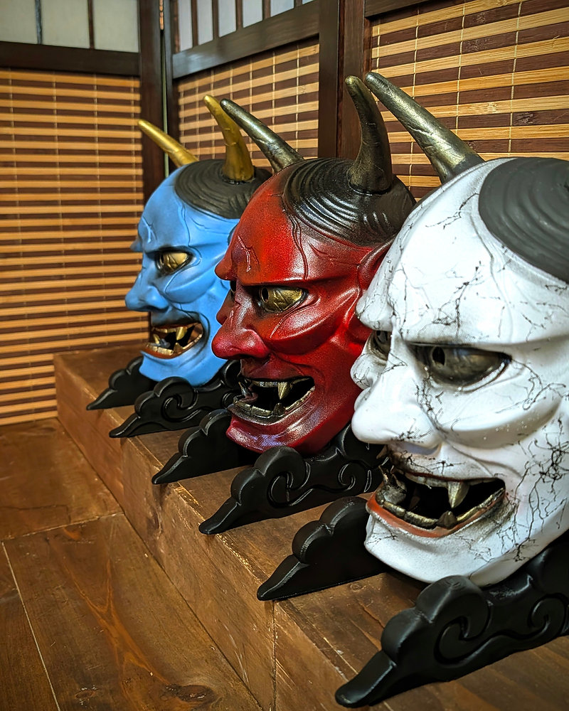 Masque Hannya japonais fait main Dai Yokai en Bretagne, figure du théâtre Nô et du folklore japonais