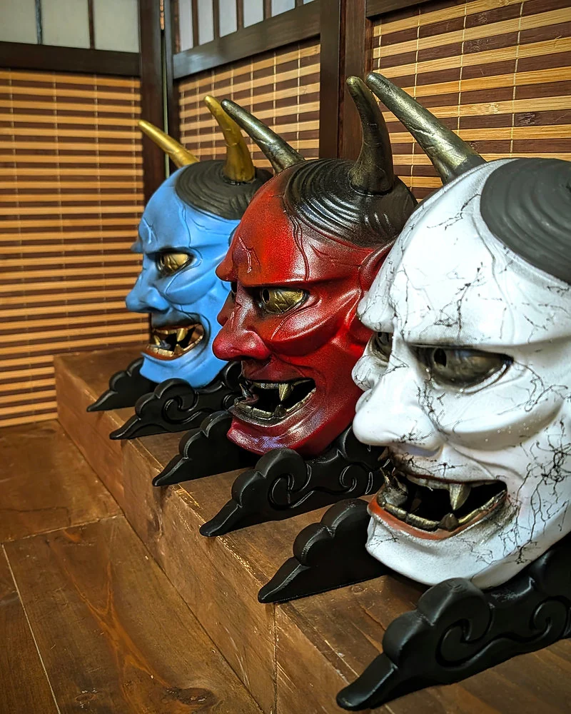 Masques Hannya Dai Yokai inspirés du théâtre Nō et distincts de la figure de geisha