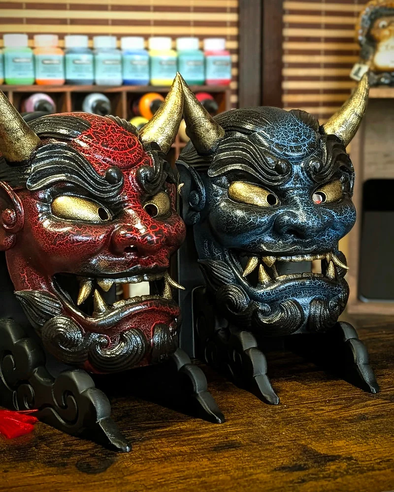 Máscaras Oni roja y azul Dai Yokai impresas en PETG, lijadas y pintadas a mano