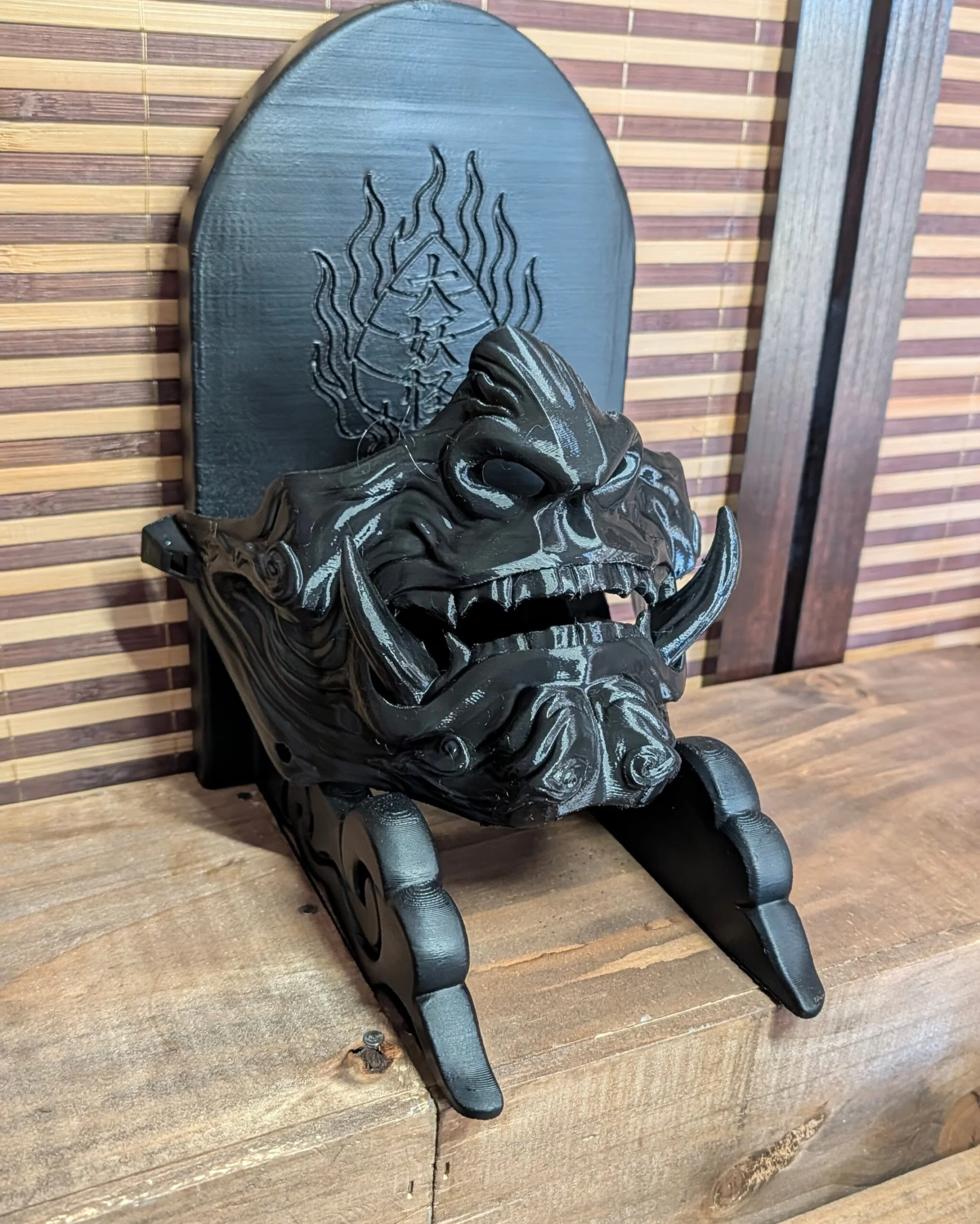 Demi-masque Mempo Oni noir, détail