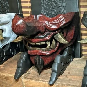 Demi-masque Mempo Tengu bordeaux, vue principale