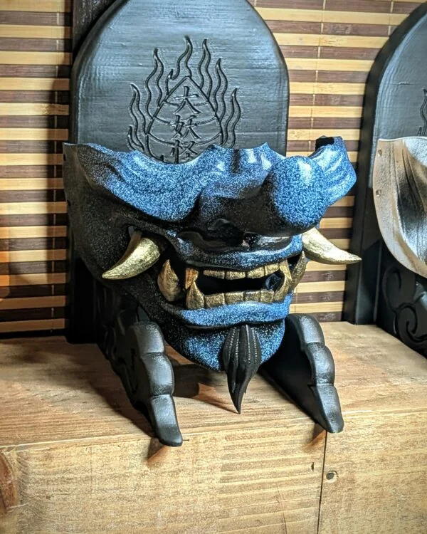 Media máscara Mempo Tengu hecha a mano por Dai Yokai
