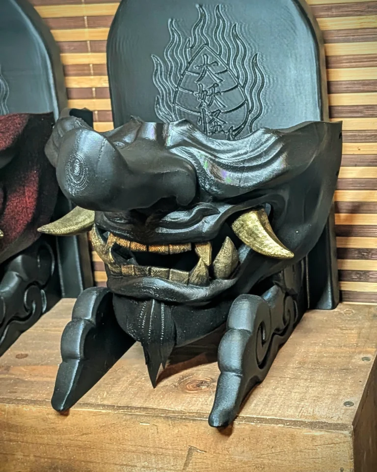 Demi-masque Mempo Tengu, détail du nez