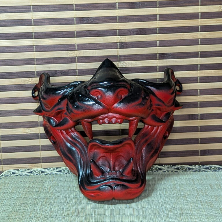 Demi-masque Neko Hannya, galerie des versions