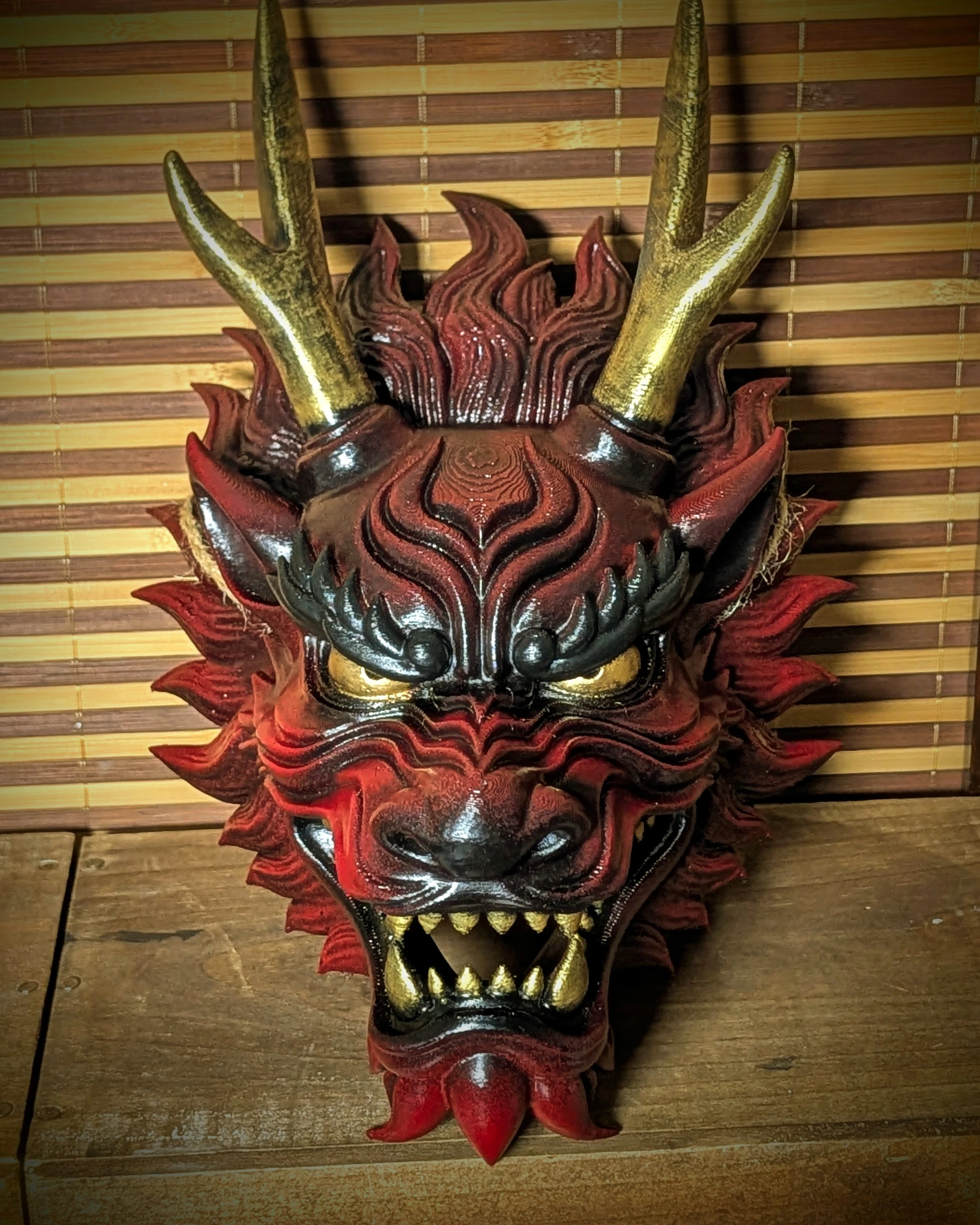 Máscara Dragón Ryū roja y negra para decoración mural, inspirada en el dragón japonés