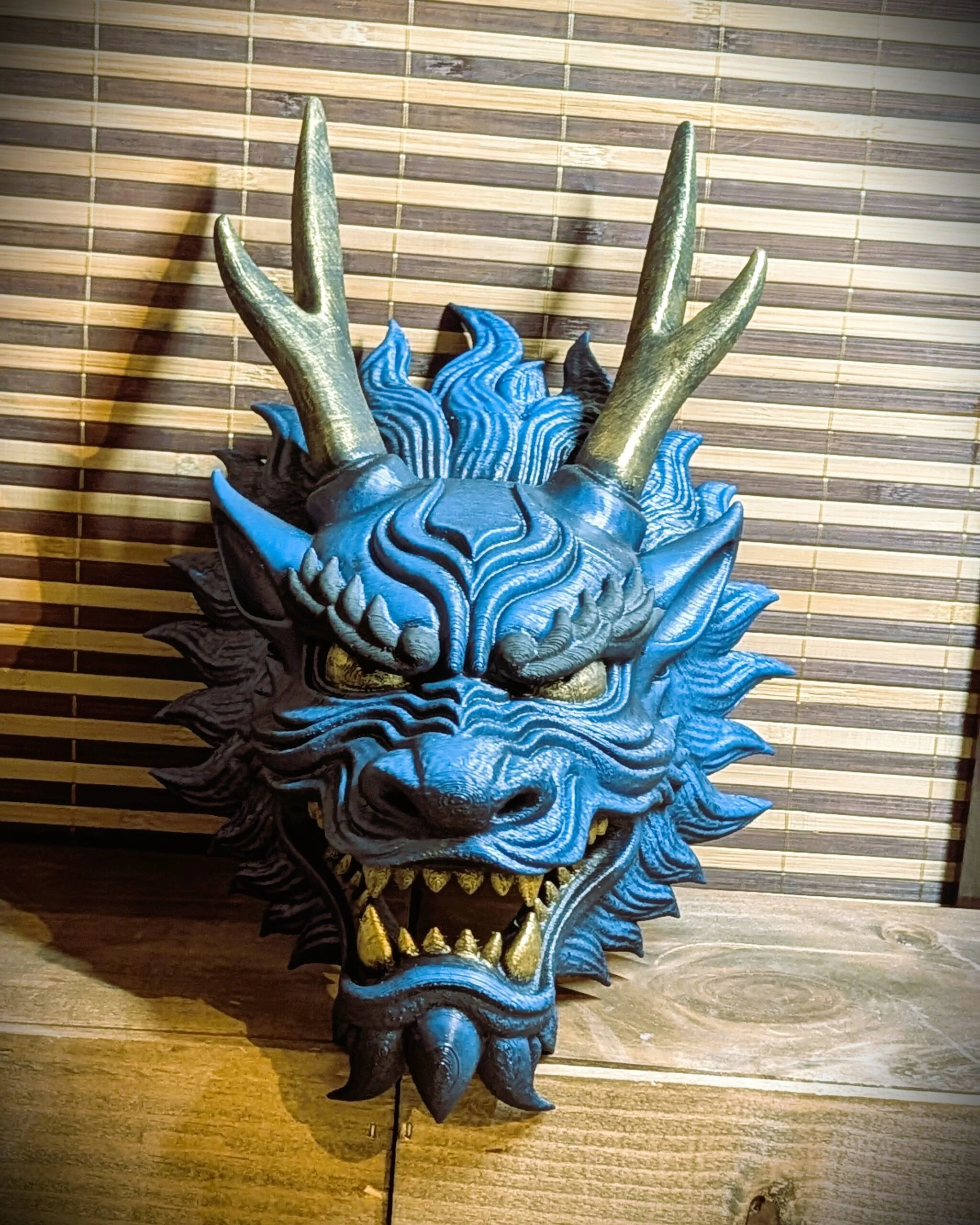 Masque Dragon Ao-ryū bleu, masque japonais peint à la main par Dai Yokai.