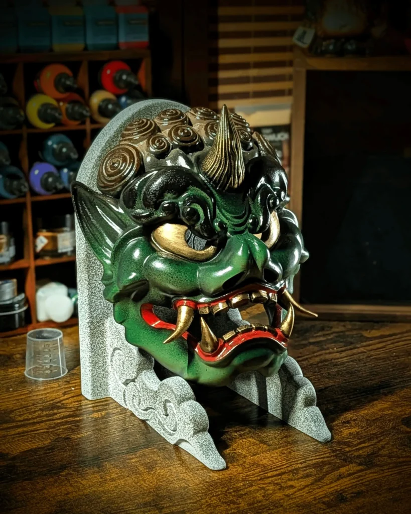 Masque Fujin vert inspiré du dieu japonais du vent, peint à la main par Dai Yokai