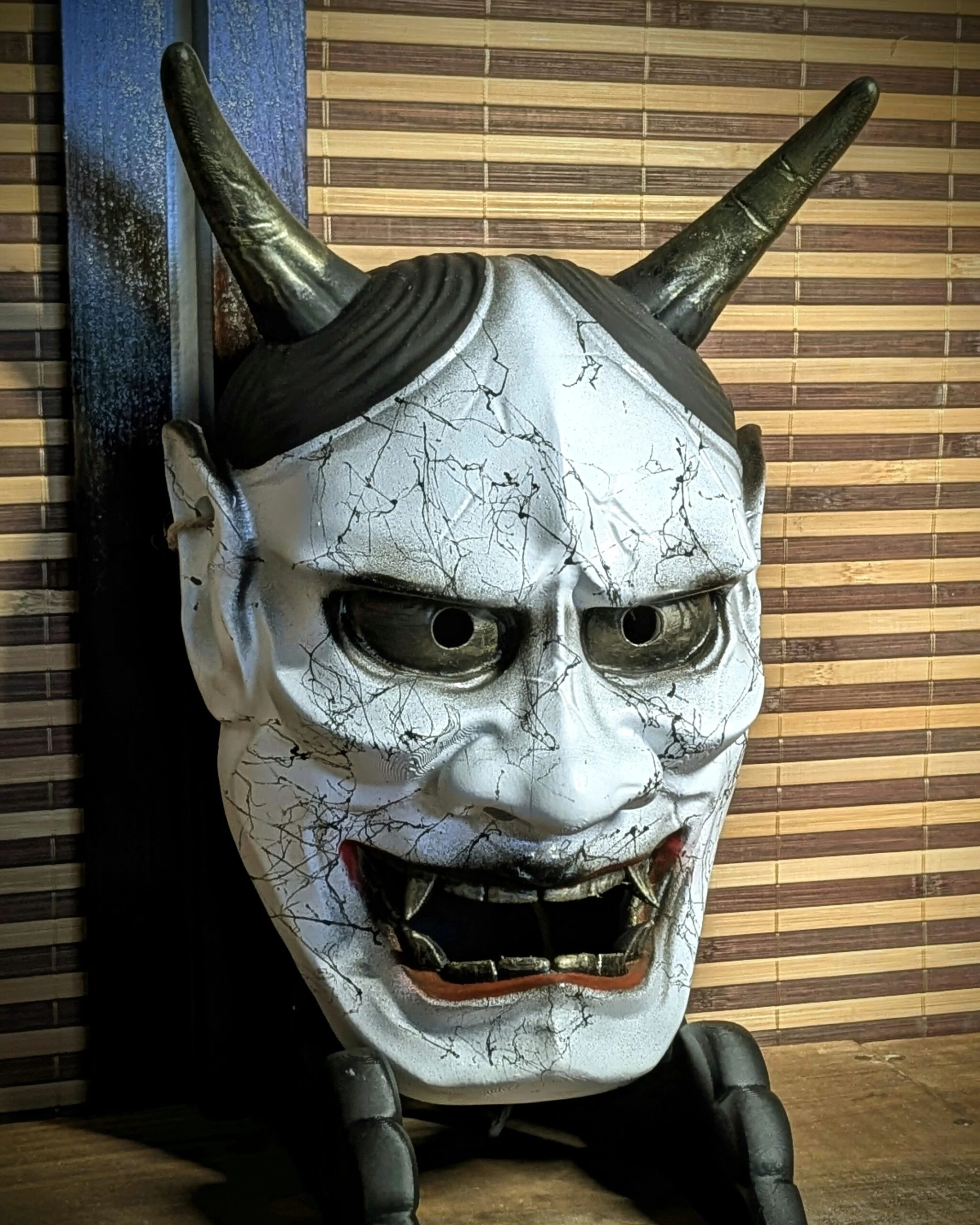 Masque Hannya Blanc, masque japonais fait main par Dai Yokai