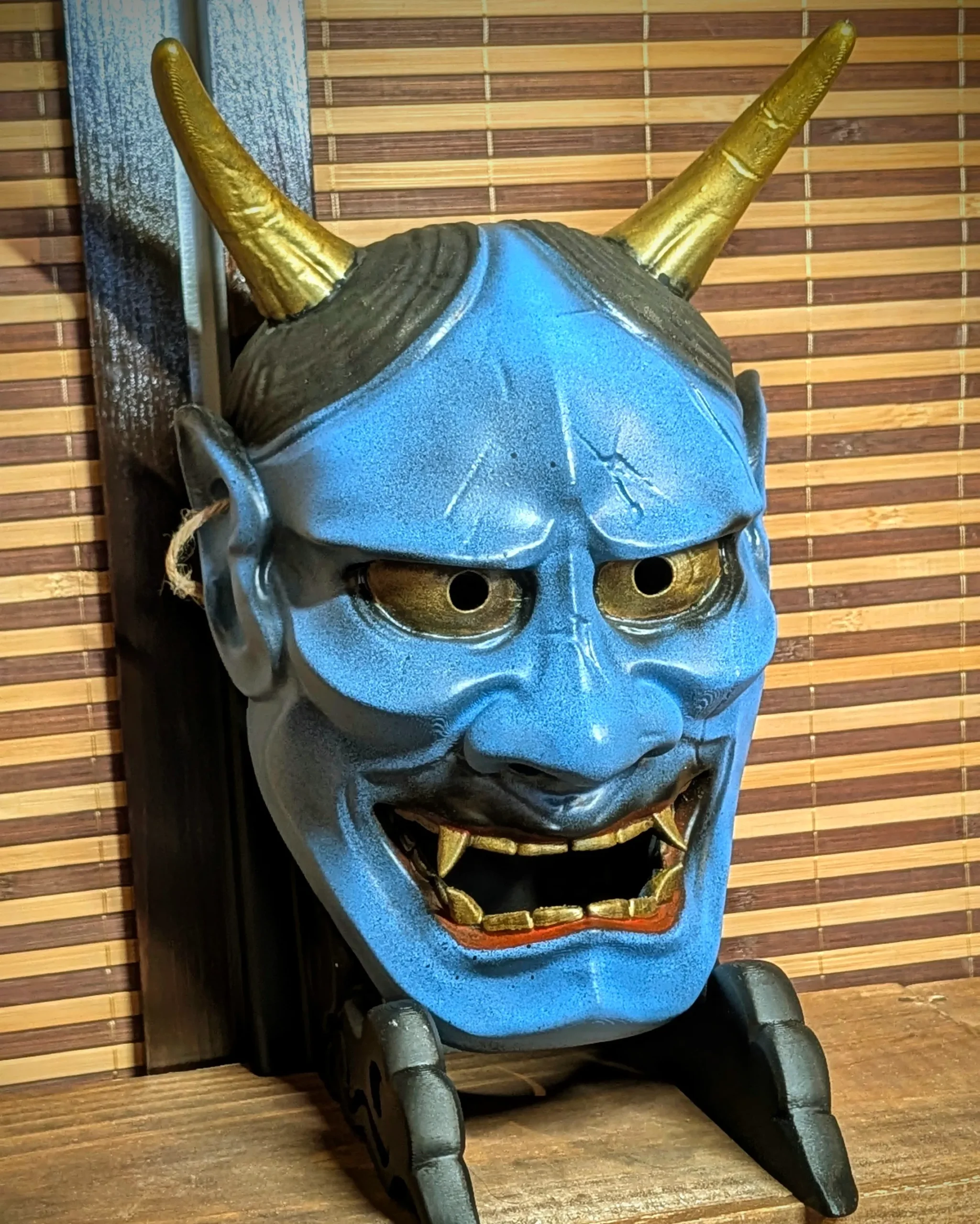 Masque Hannya Bleu, masque japonais fait main par Dai Yokai