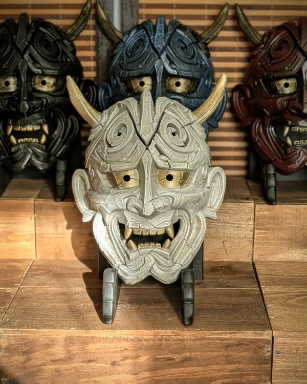 Máscara Hannya Kezurata roja hecha a mano por Dai Yokai