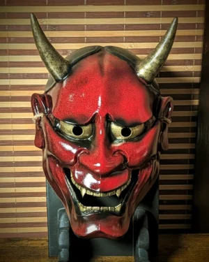 Máscara Hannya moderna