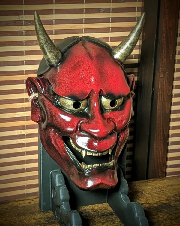 Máscara Hannya moderna hecha a mano por Dai Yokai