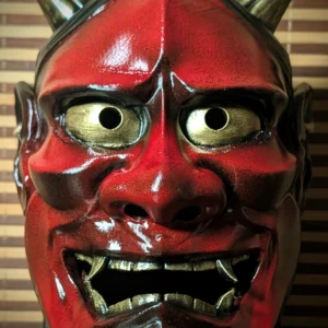 masque Hannya rouge traditionnel face cornes or yeux dorés Dai Yokai