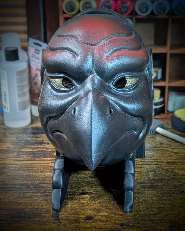 Máscara Karasu Tengu japonesa hecha a mano por Dai Yokai