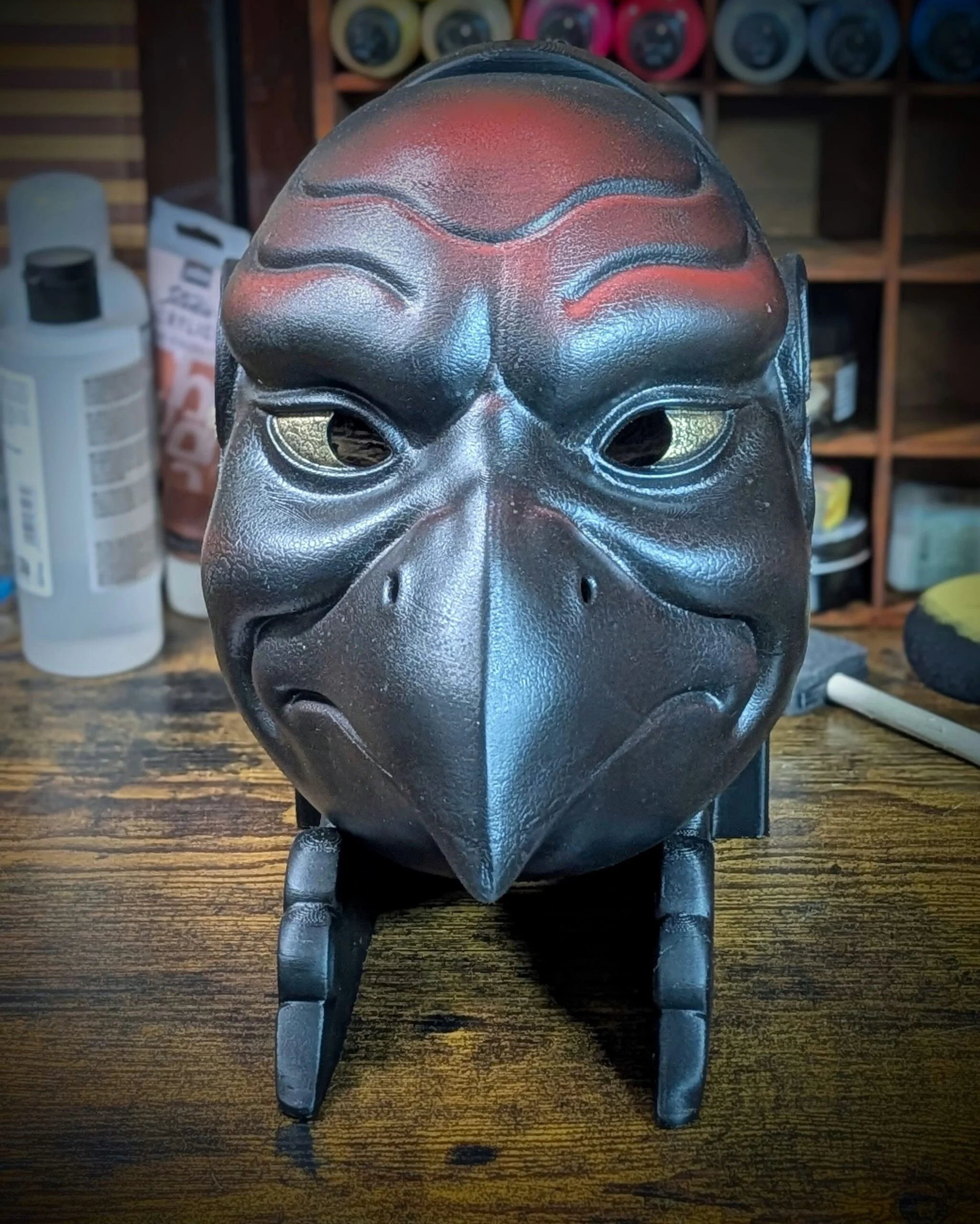 Masque Karasu Tengu corbeau, vue 3.