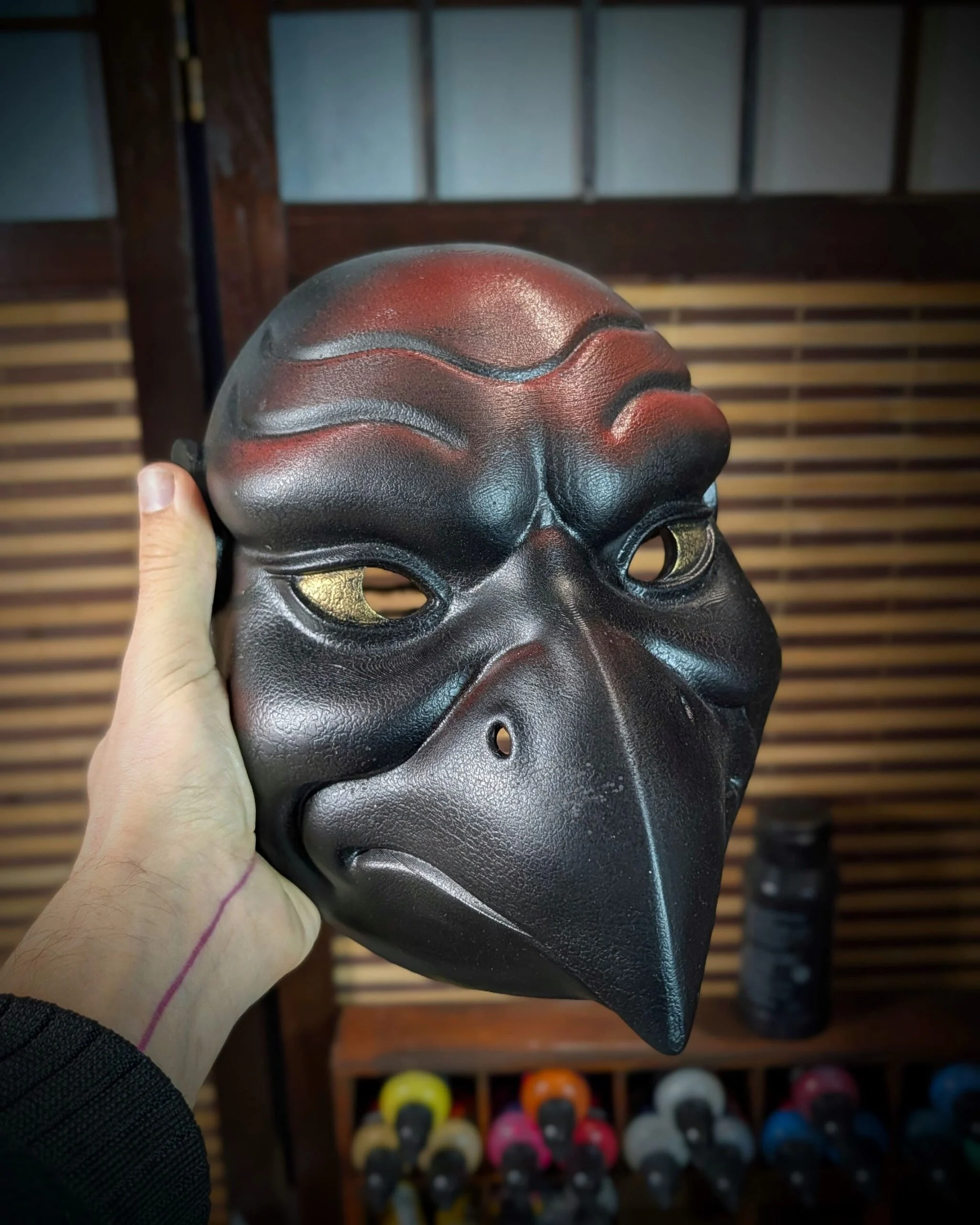Masque Karasu Tengu corbeau, vue 4.