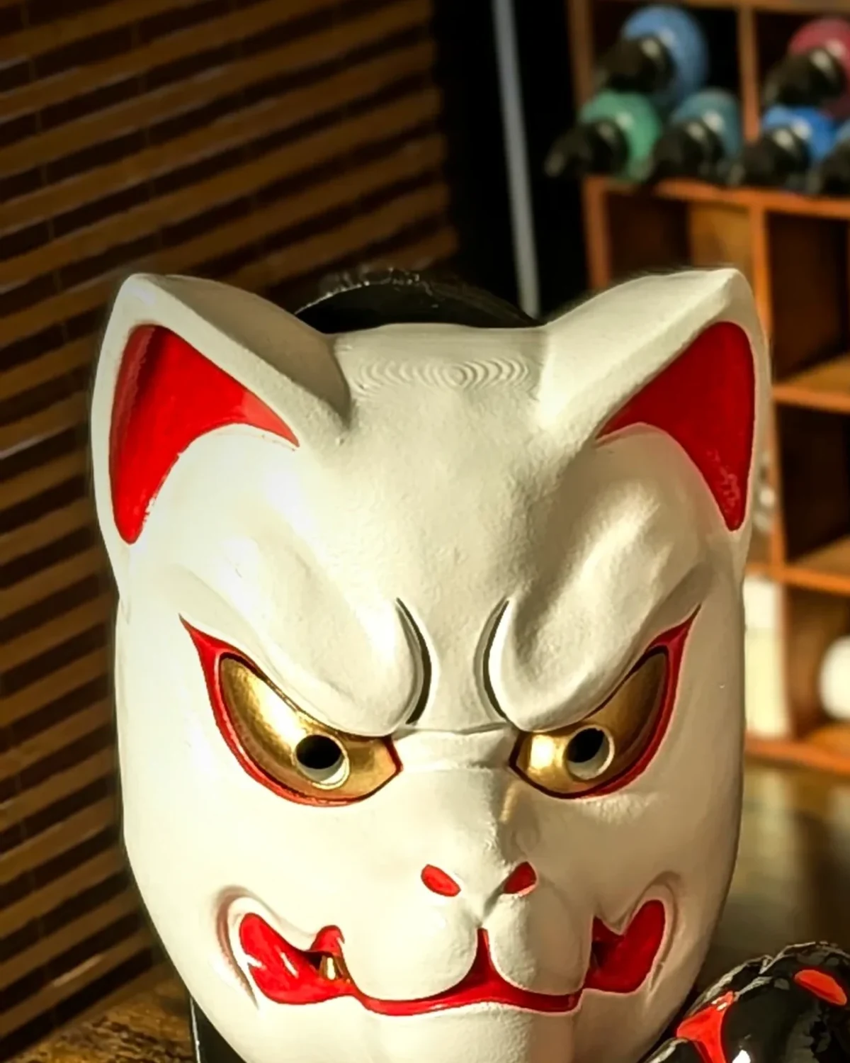Dúo de máscaras Kitsune tradicional artesanal, vista del producto 8