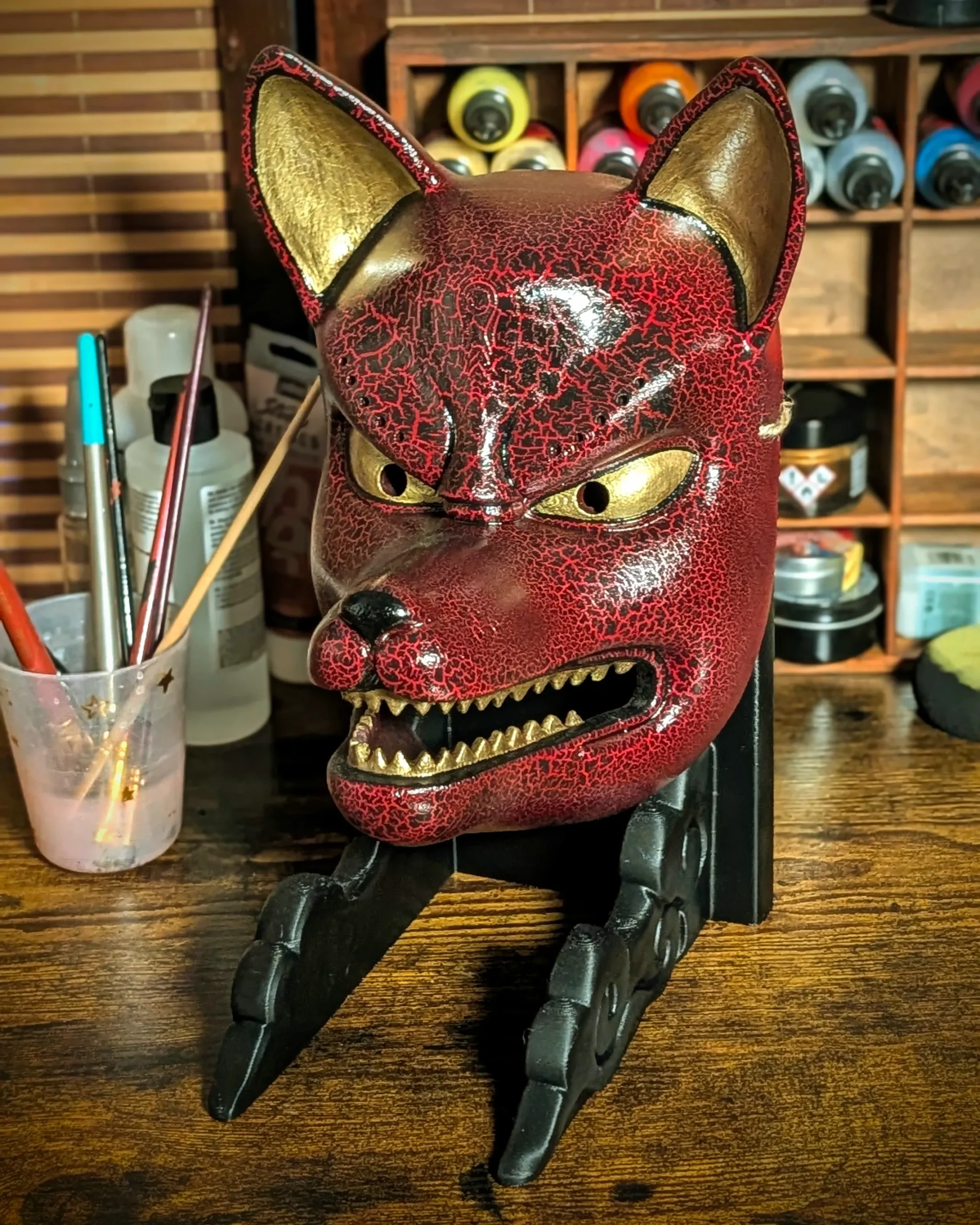Masque Kitsune Craquelé Rouge & Or, masque japonais fait main par Dai Yokai
