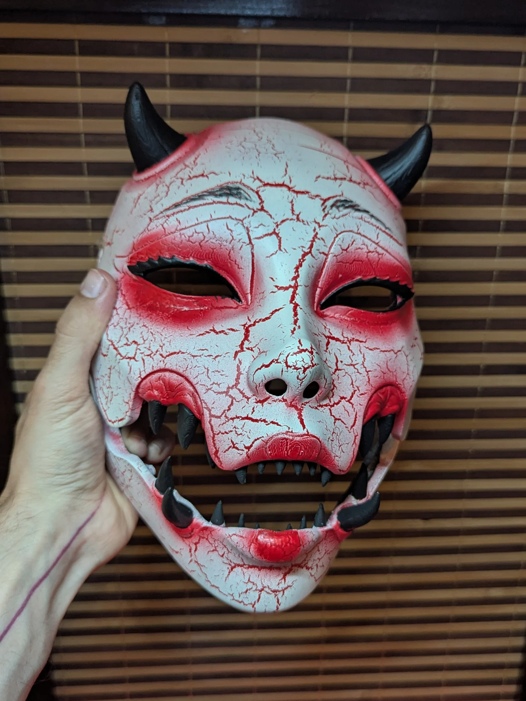 Masque Kuchisake-Onna Blanc rouge craquelé, vue 2