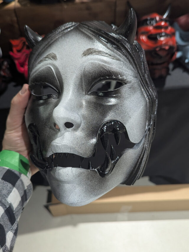 Masque Kuchisake-Onna articulé, cheveux longs