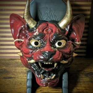 masque Neko Hannya rouge or articulé vue 3/4 Dai Yokai