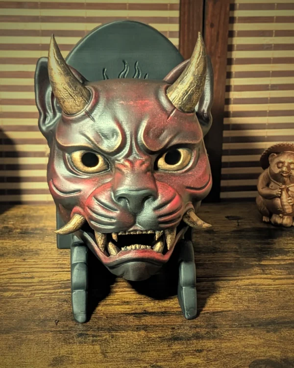 Máscara Nekomata gato demonio japonés hecha a mano por Dai Yokai