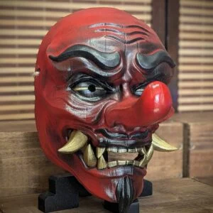 Masque Tengu esprit de la montagne rouge, masque japonais fait main par Dai Yokai.