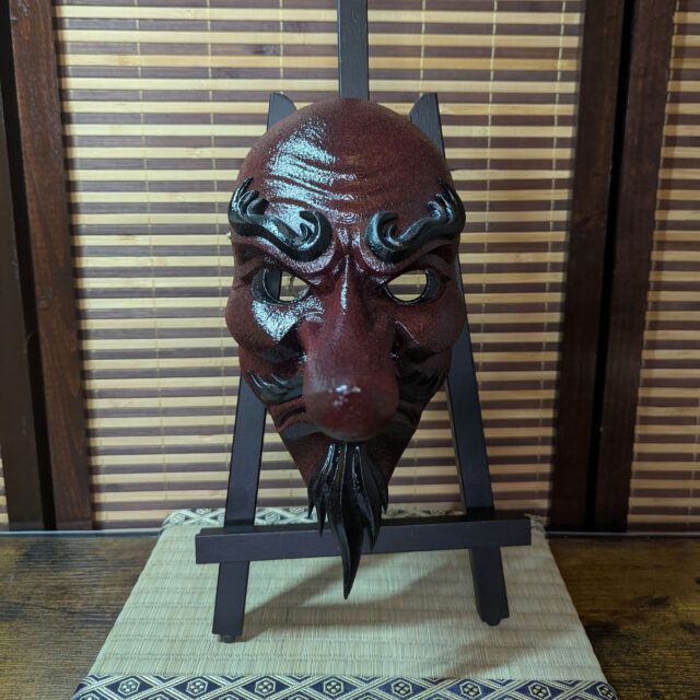 Masque Tengu inspiré du folklore japonais