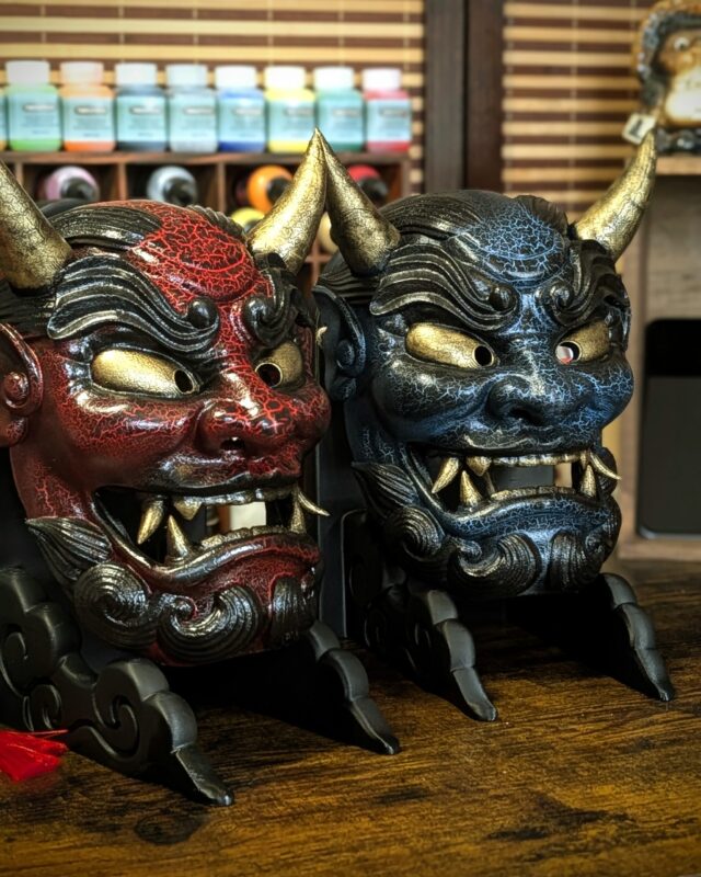 Oni Gawara maskerset, rood en gebarsten blauw