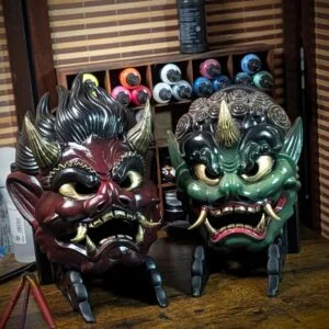 Duo de masques Oni Raijin et Fujin, dieux japonais du tonnerre et du vent