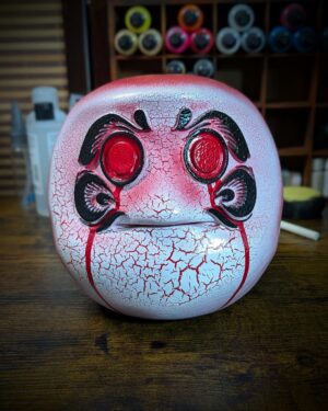 Statue Daruma Blood Rage, décoration japonaise faite main par Dai Yokai.