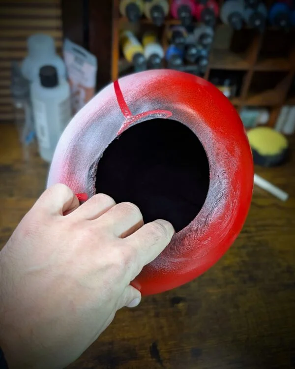 Figura Daruma Blood Rage de terror japonés hecha a mano por Dai Yokai