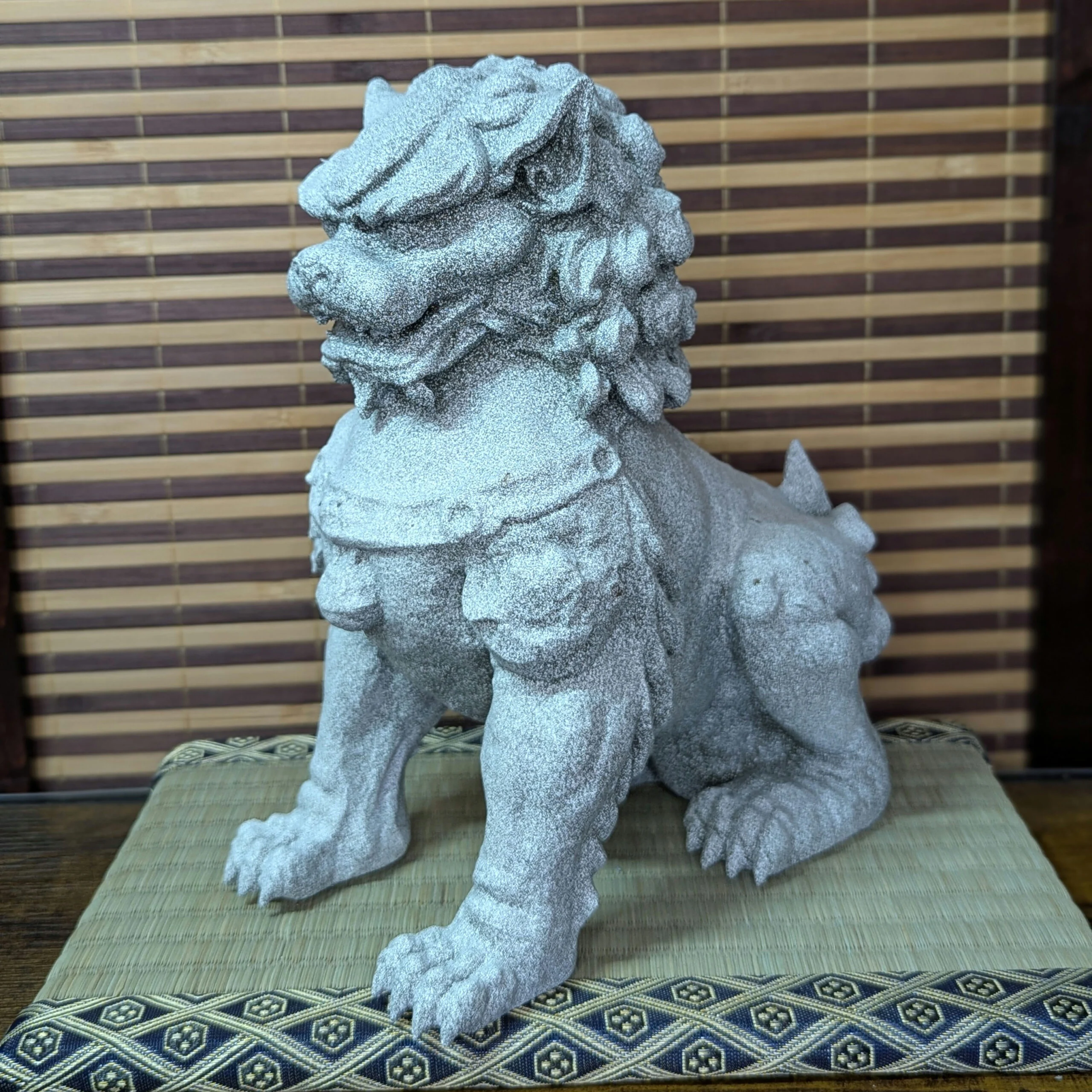 Statue Komainu gardien de temple japonais, vue 4.