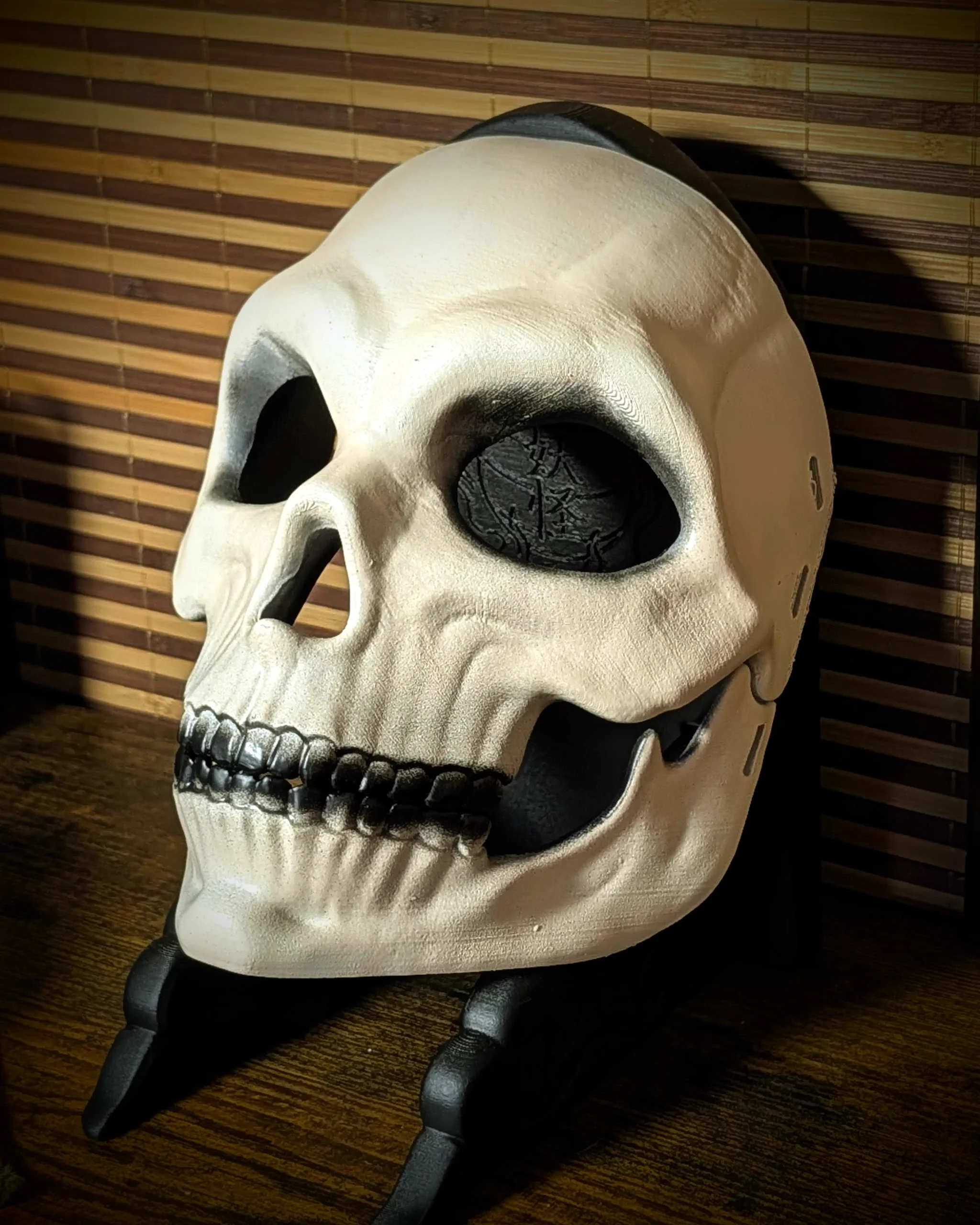 Masque articulé Gashadokuro blanc, vue trois quarts