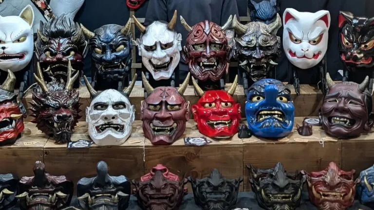 Collection de masques japonais Oni, Hannya, Kitsune et Mempo Dai Yokai