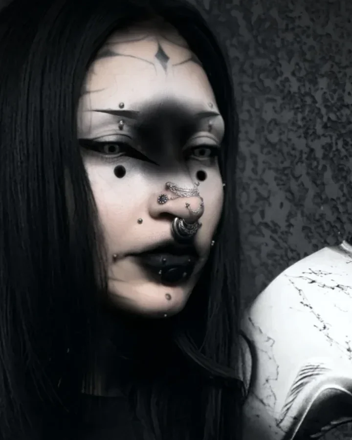 Masque Kuchisake-onna blanc et noir porté pour Halloween