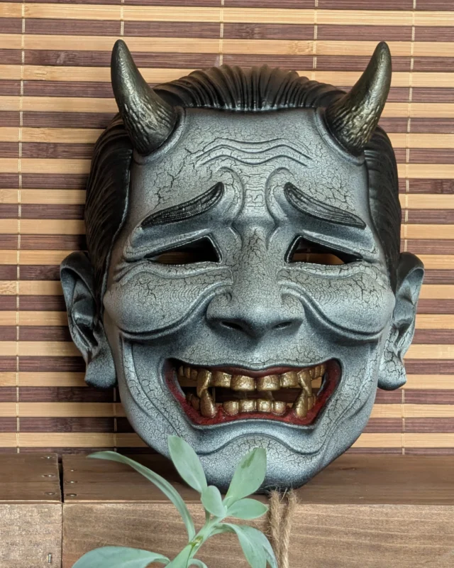 Masque Oni Salaryman, le démon de bureau