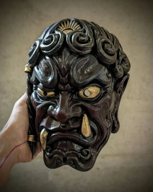 Máscara Fudō Myōō, trenza a la derecha